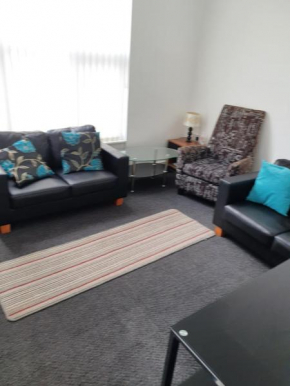 12 Person Apartment 8 mins from Liverpool City